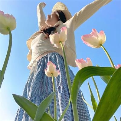 战火中的花蕾